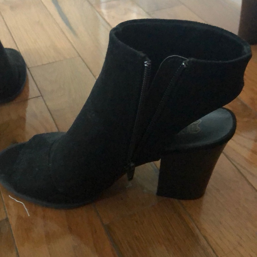 Shoes - Picture 4 of 5